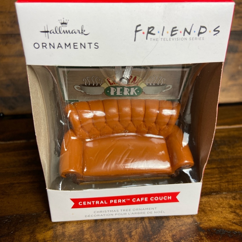 NEW IN BOX Hallmark Friends‎ Central Perk Cafe Couch Ornament